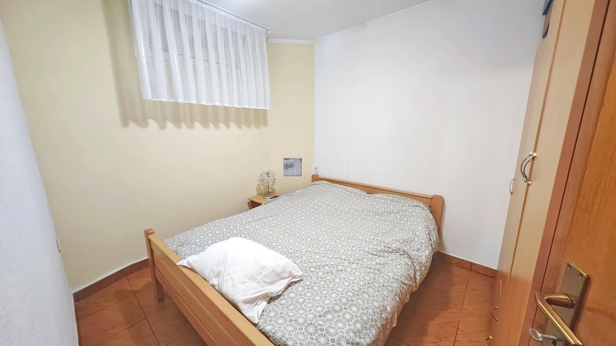 Njivice, 2 appartamenti al piano terra vicino al mare!