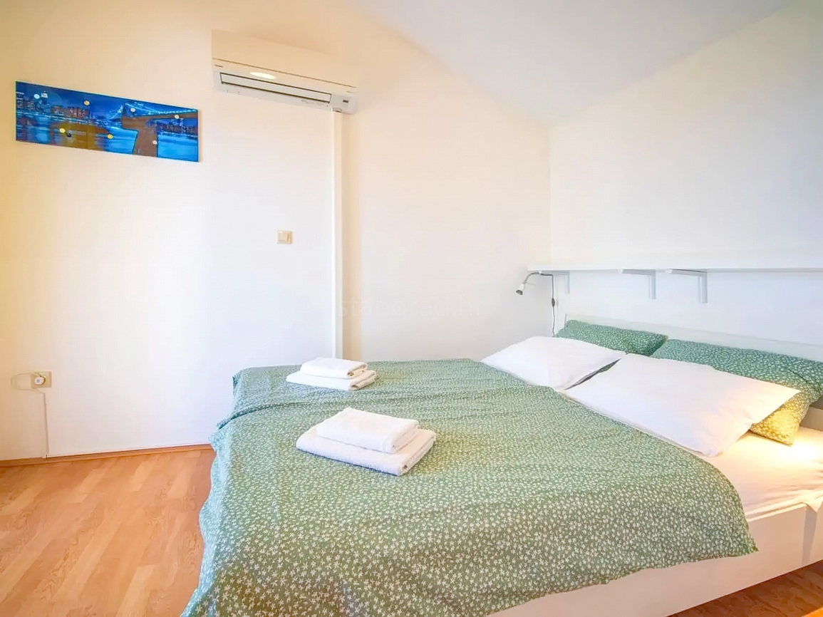 Zona di Krk, casa indipendente con piscina in posizione tranquilla!