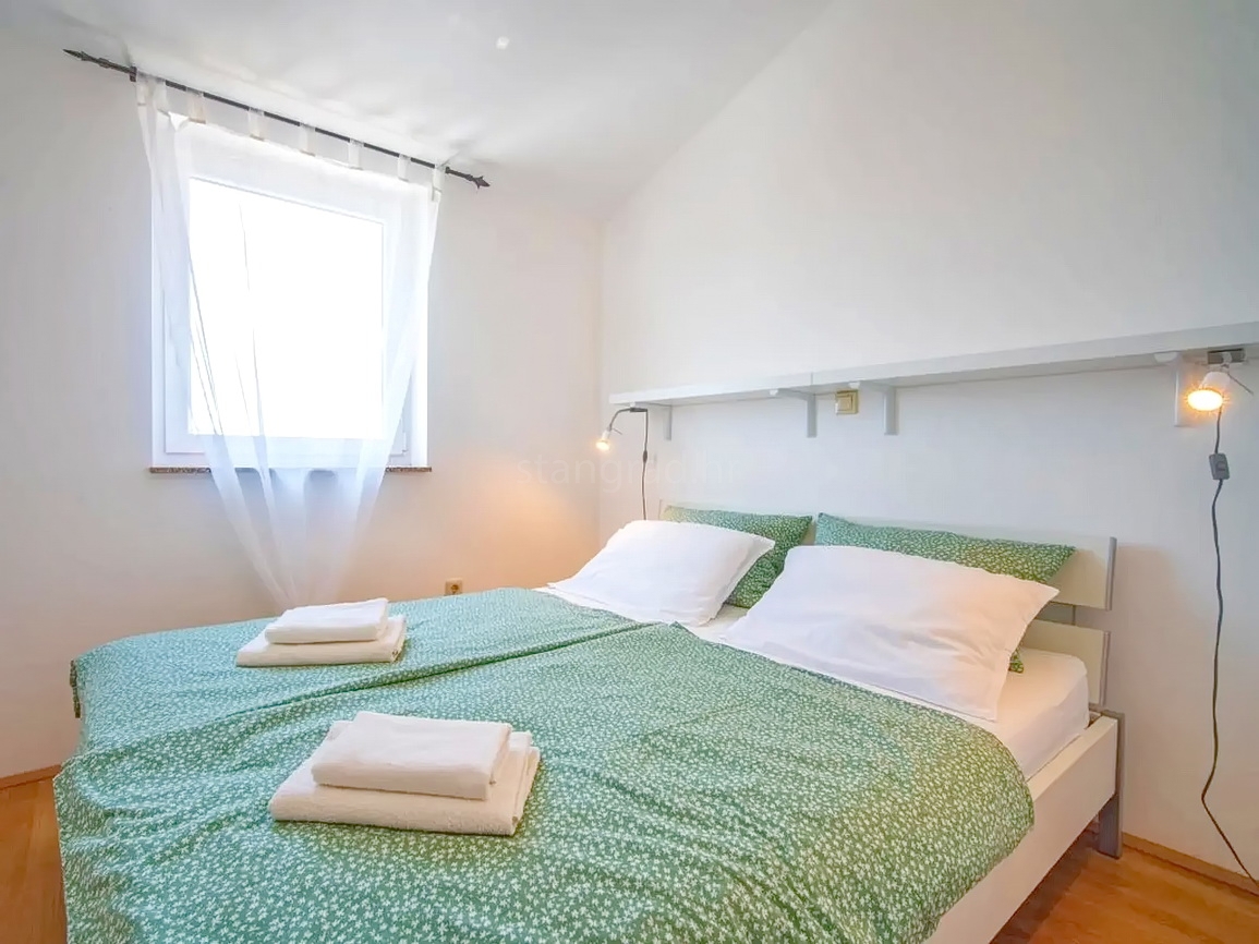 Zona di Krk, casa indipendente con piscina in posizione tranquilla!