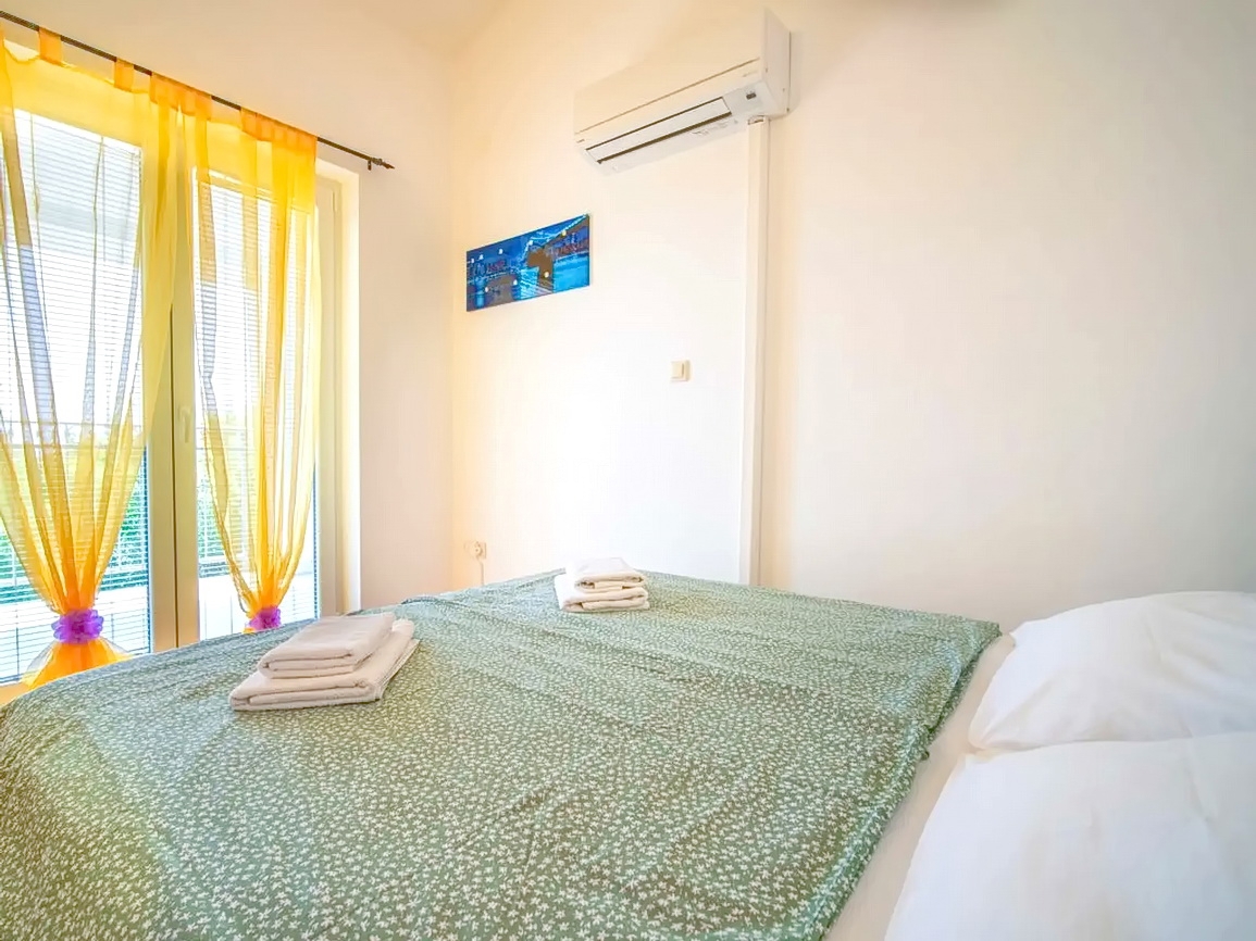 Zona di Krk, casa indipendente con piscina in posizione tranquilla!