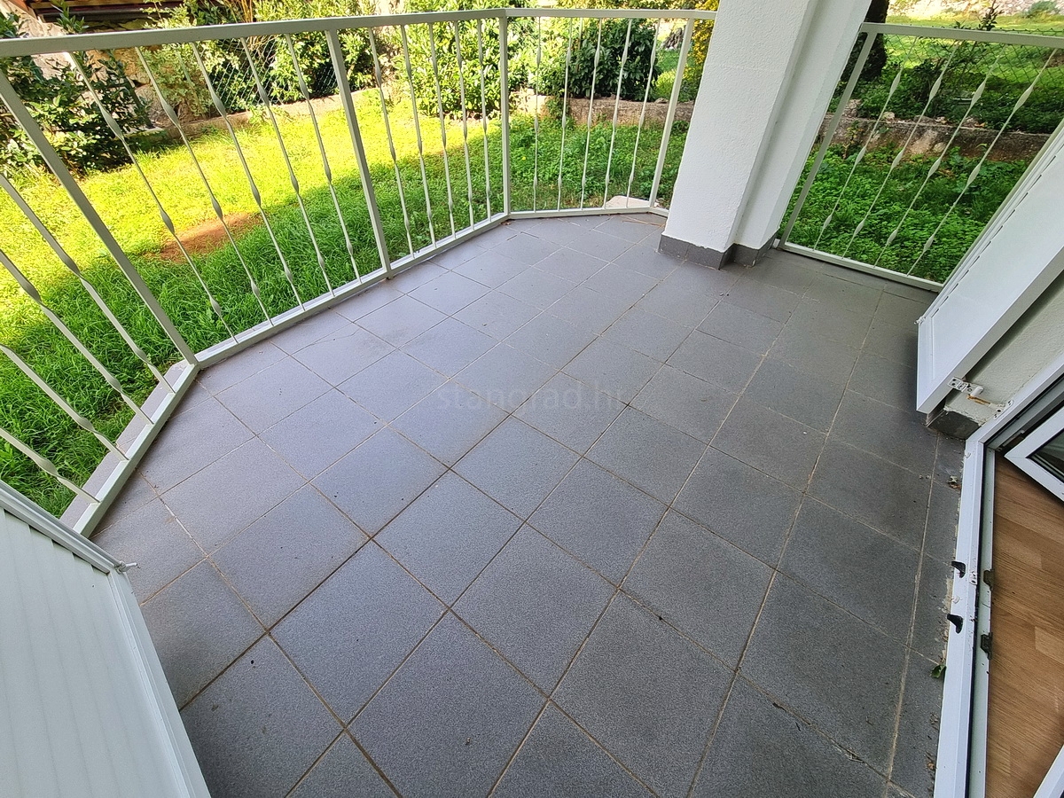 Malinska, casa indipendente con giardino in posizione tranquilla con vista!