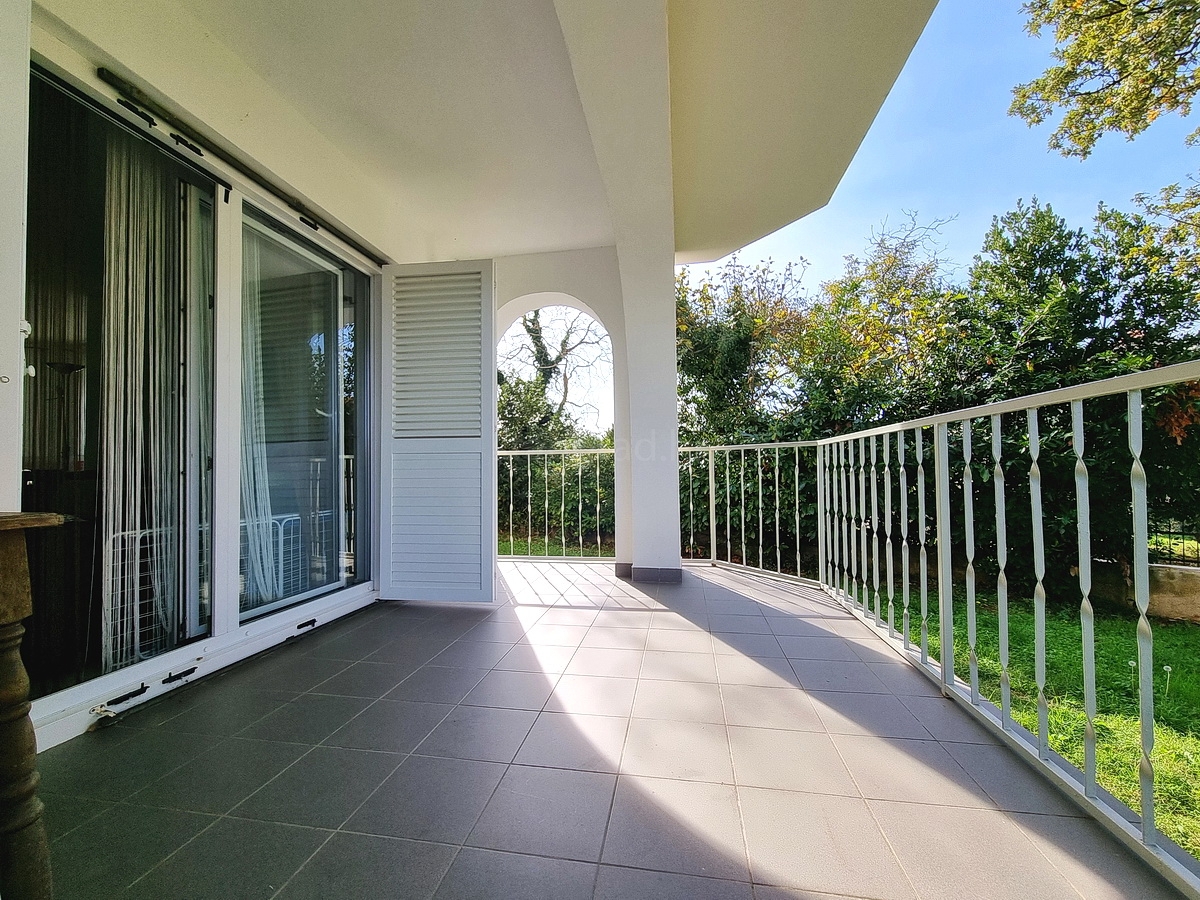 Malinska, casa indipendente con giardino in posizione tranquilla con vista!