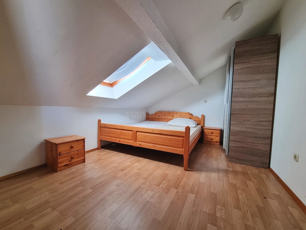 Malinska, casa indipendente con giardino in posizione tranquilla con vista!