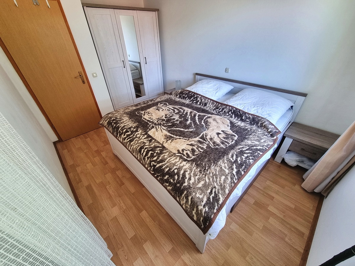 Malinska, casa indipendente con giardino in posizione tranquilla con vista!