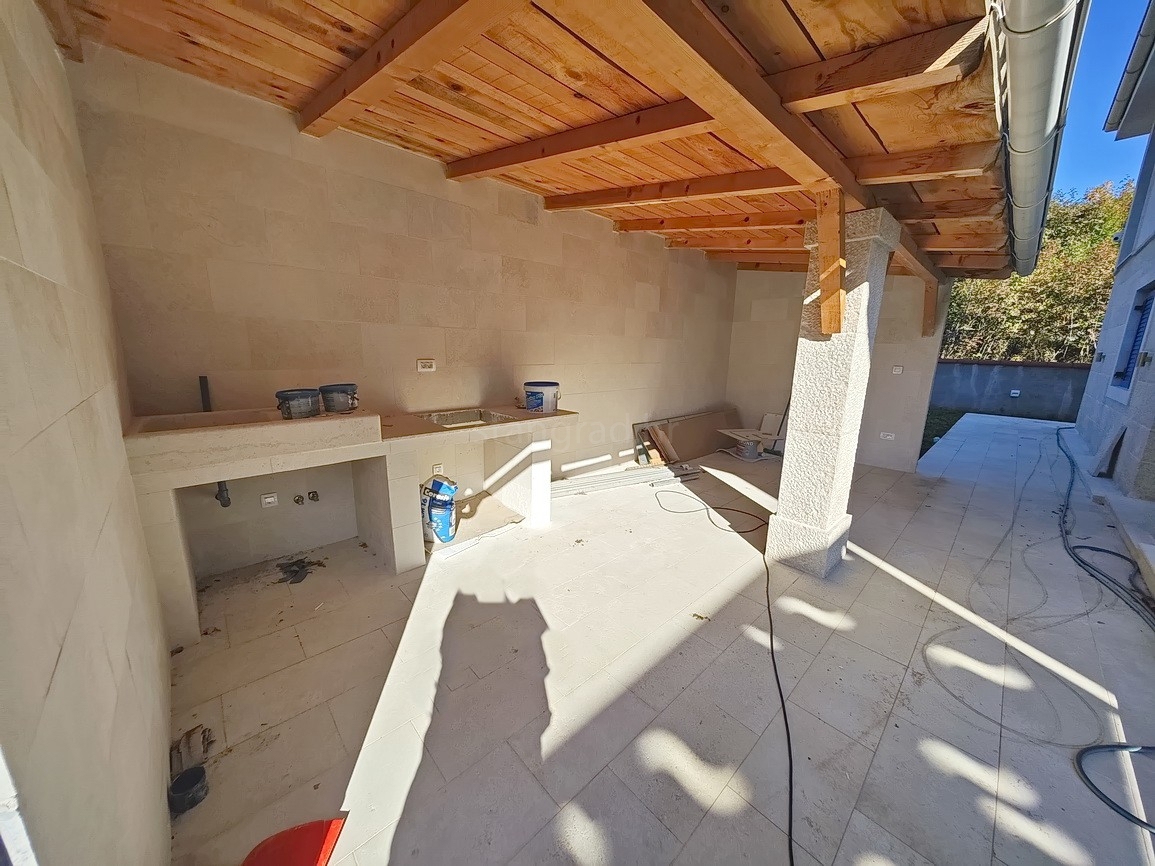 Vrbnik, casa moderna con vista in posizione tranquilla!