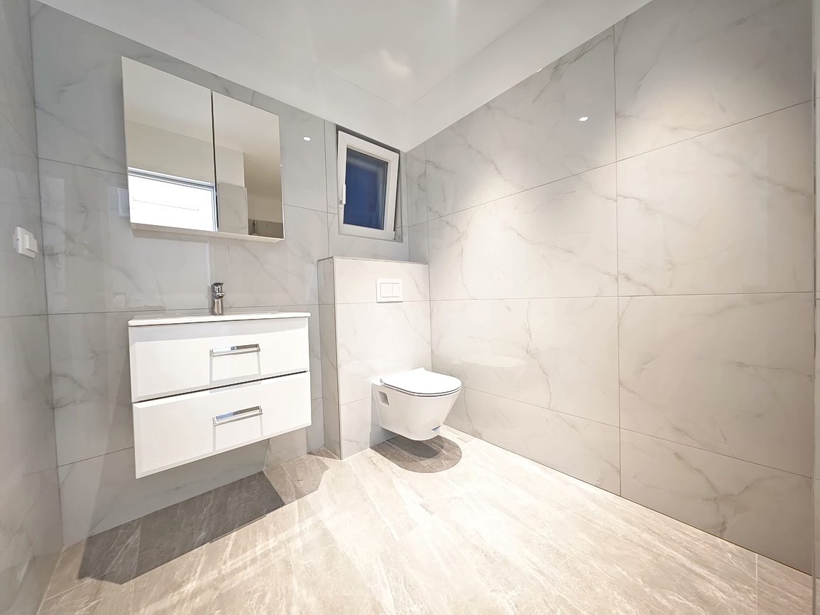 Vrbnik, casa moderna con vista in posizione tranquilla!