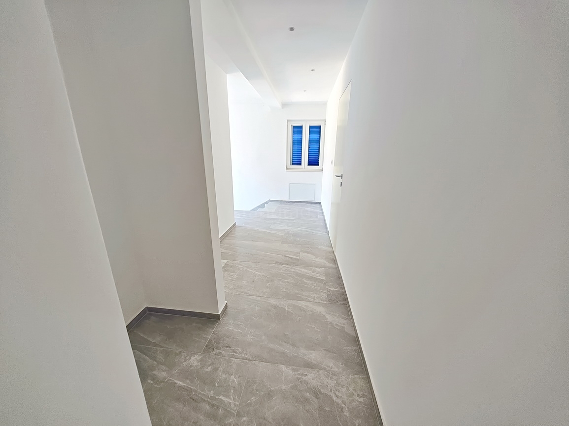 Vrbnik, casa moderna con vista in posizione tranquilla!