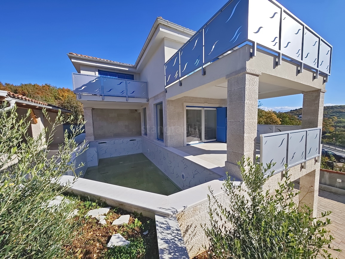 Vrbnik, casa moderna con vista in posizione tranquilla!
