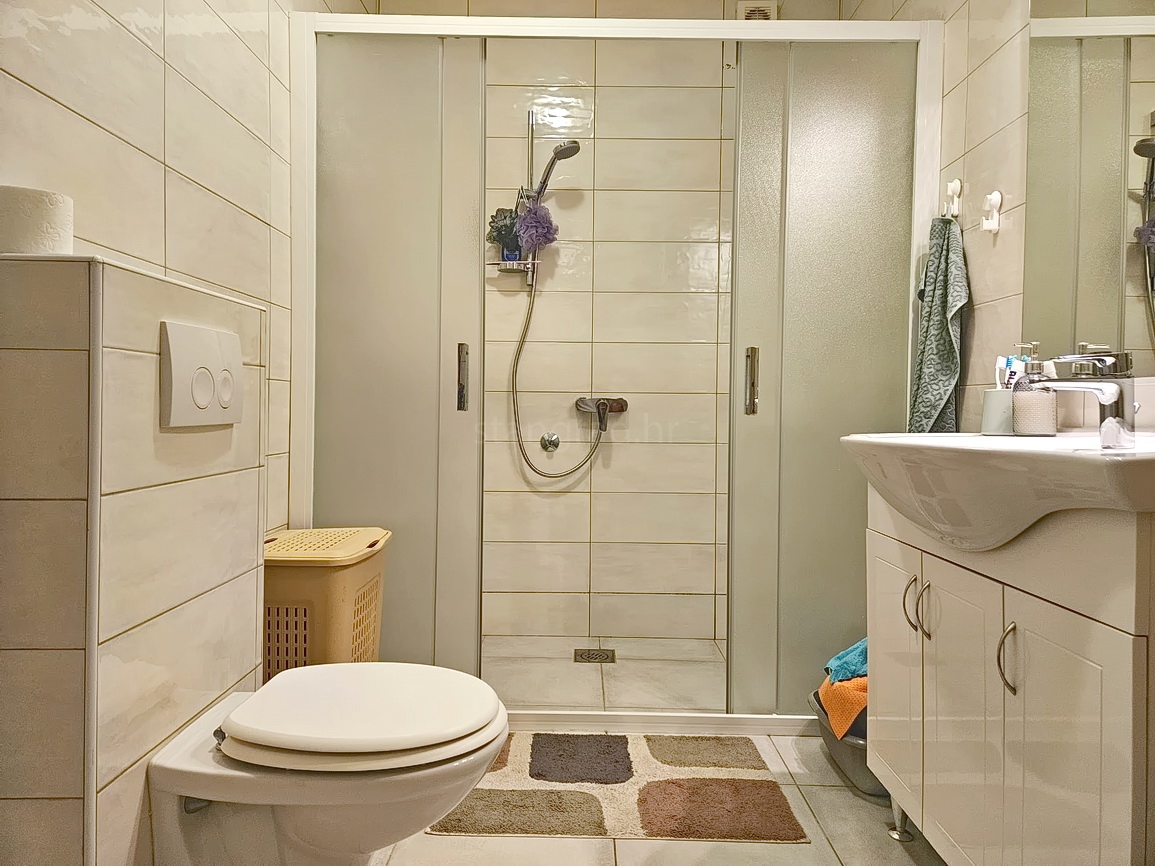 Crikvenica, appartamento completamente arredato con terrazza sul tetto e vista!