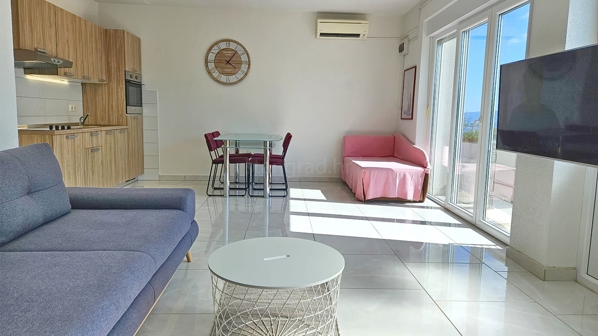 Crikvenica, appartamento completamente arredato con terrazza sul tetto e vista!