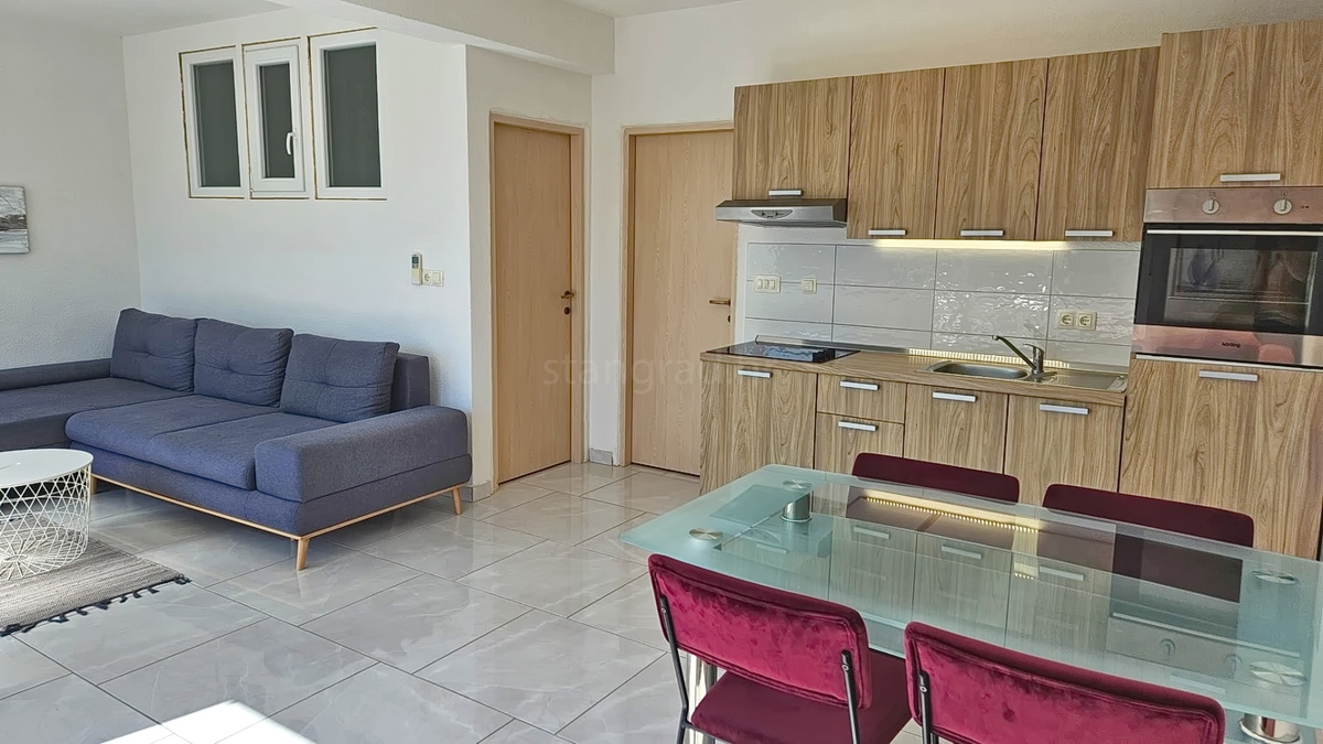 Crikvenica, appartamento completamente arredato con terrazza sul tetto e vista!