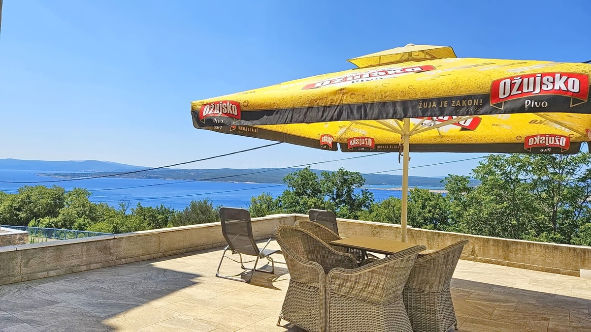 Crikvenica, appartamento completamente arredato con terrazza sul tetto e vista!