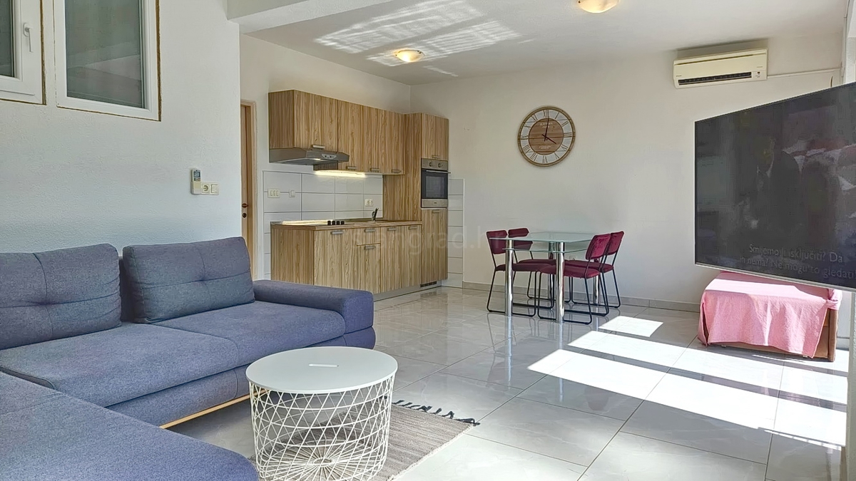 Crikvenica, appartamento completamente arredato con terrazza sul tetto e vista!