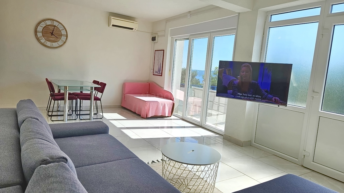 Crikvenica, appartamento completamente arredato con terrazza sul tetto e vista!