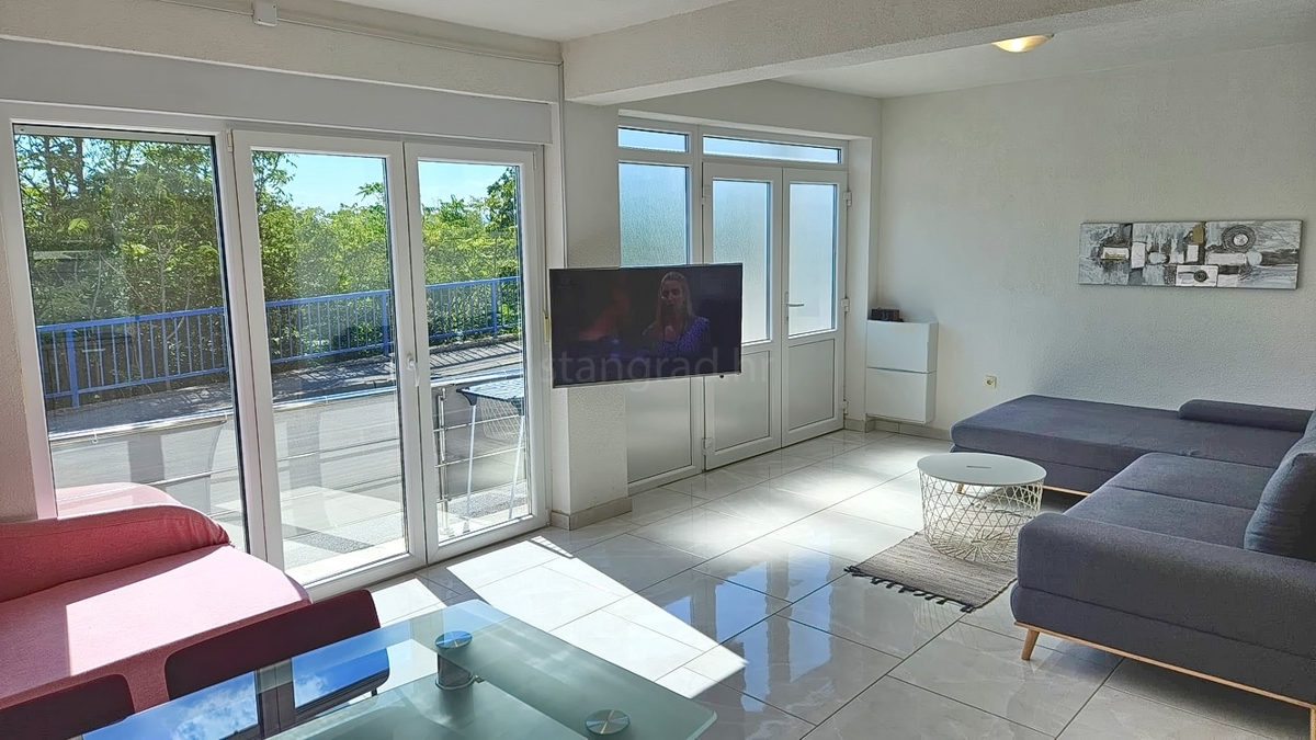 Crikvenica, appartamento completamente arredato con terrazza sul tetto e vista!