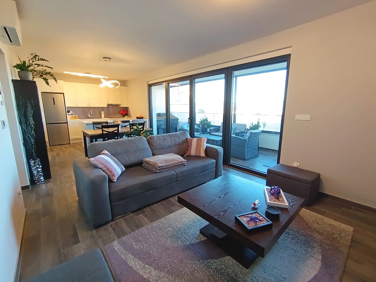 Malinska, appartamento confortevole con grande terrazza e vista mare