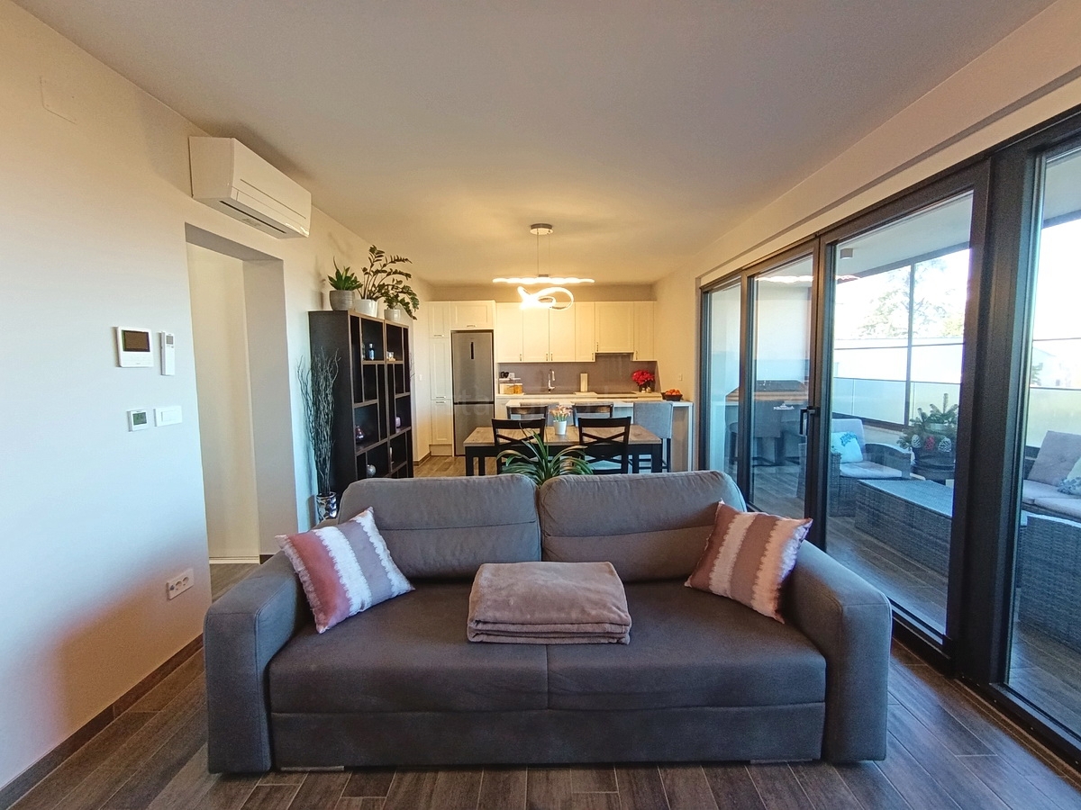 Malinska, appartamento confortevole con grande terrazza e vista mare