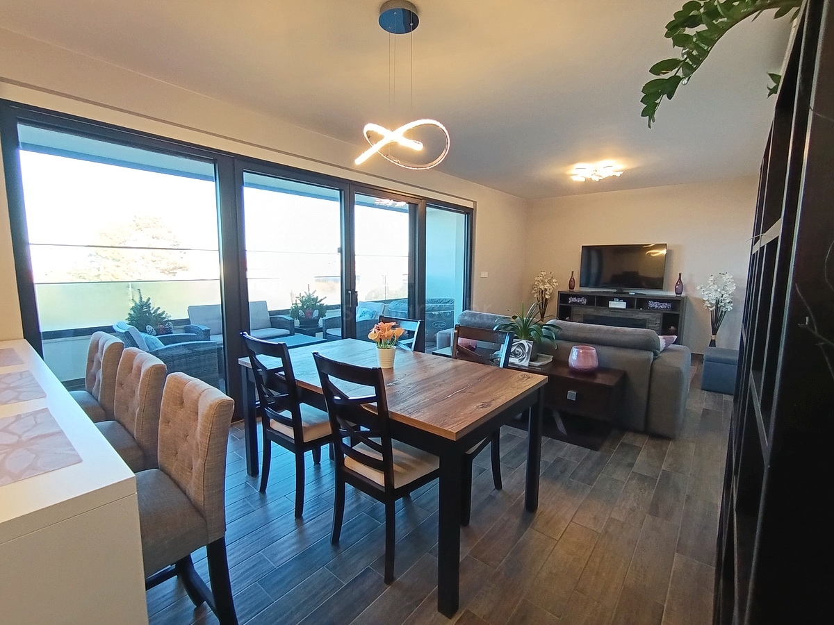 Malinska, appartamento confortevole con grande terrazza e vista mare