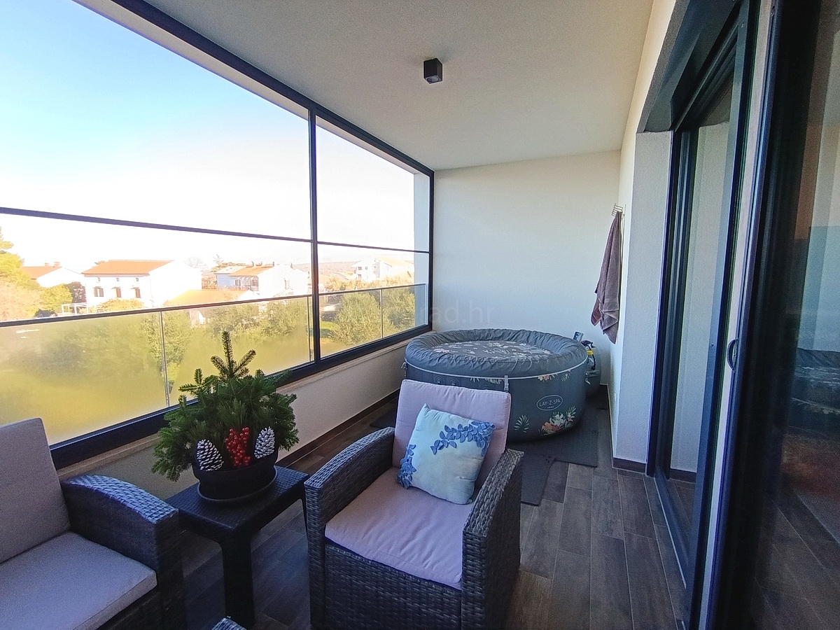 Malinska, appartamento confortevole con grande terrazza e vista mare