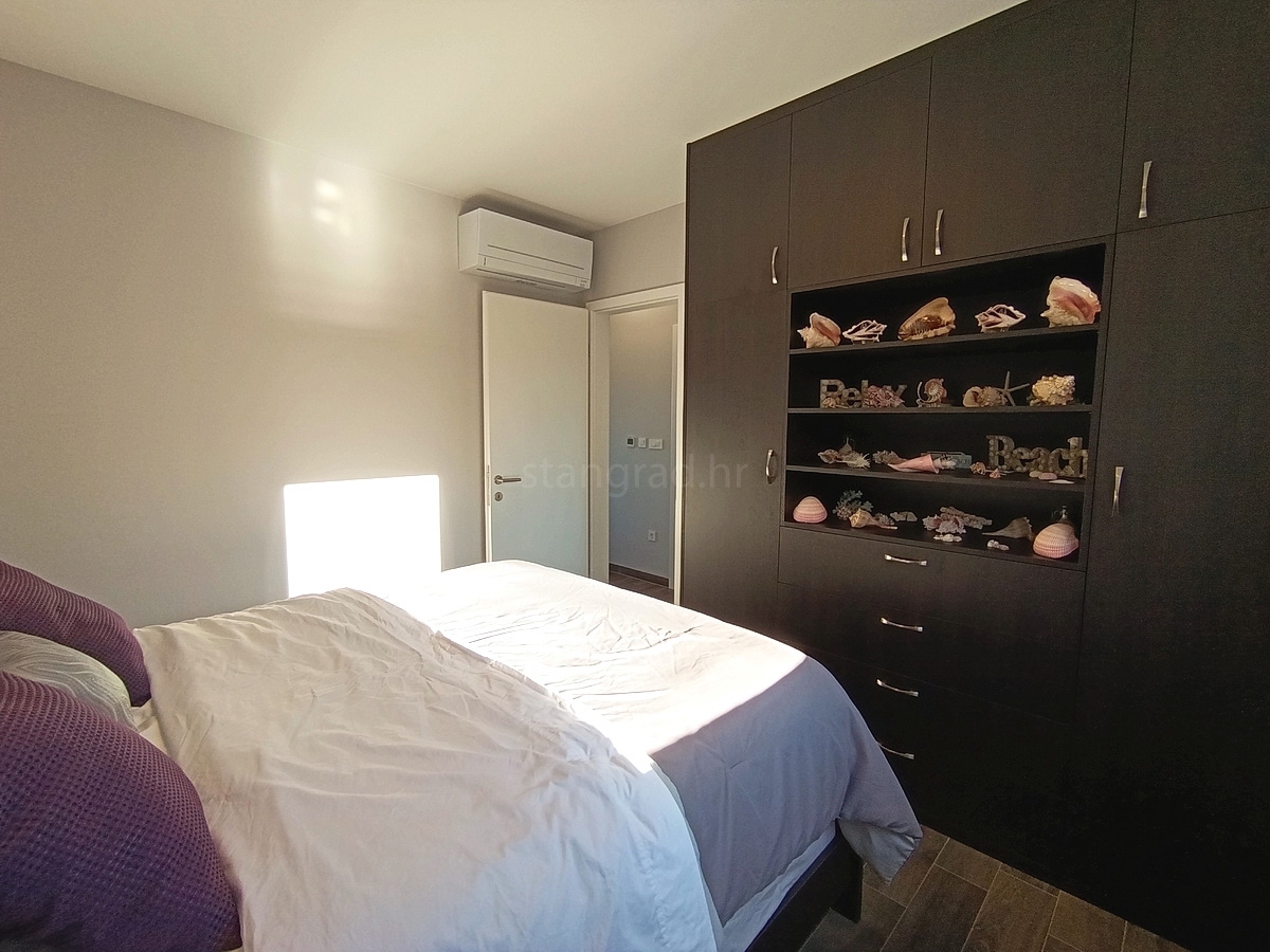 Malinska, appartamento confortevole con grande terrazza e vista mare