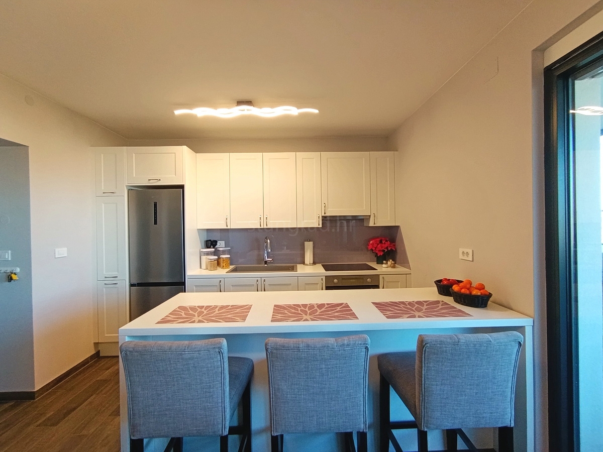 Malinska, appartamento confortevole con grande terrazza e vista mare