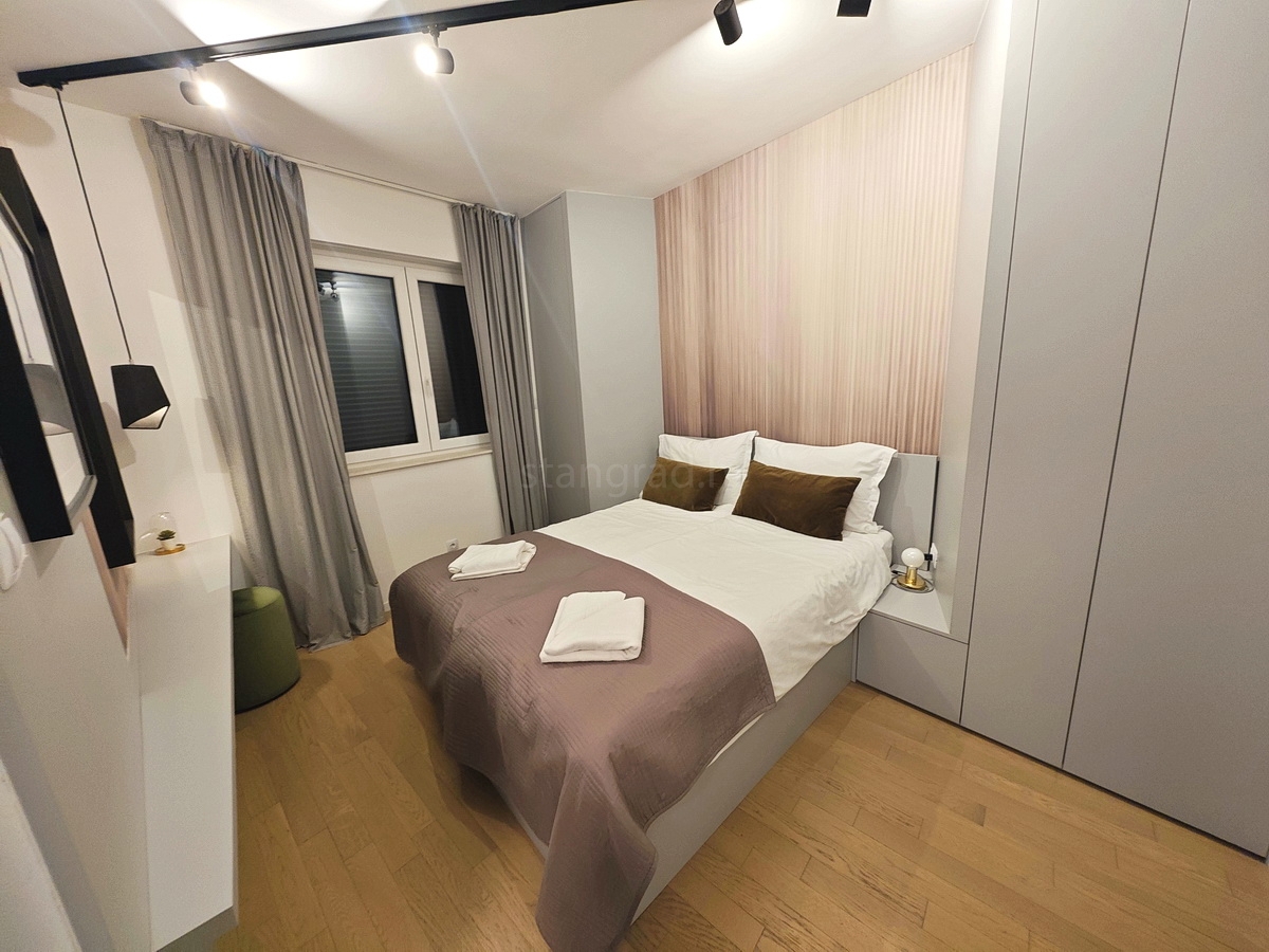 Città di Krk, moderno appartamento al piano terra con vista mare!