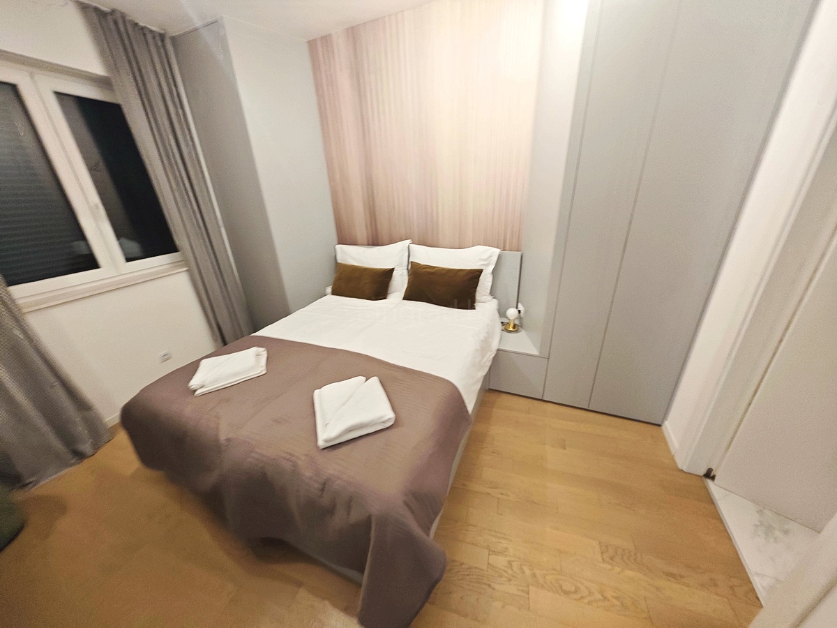 Città di Krk, moderno appartamento al piano terra con vista mare!