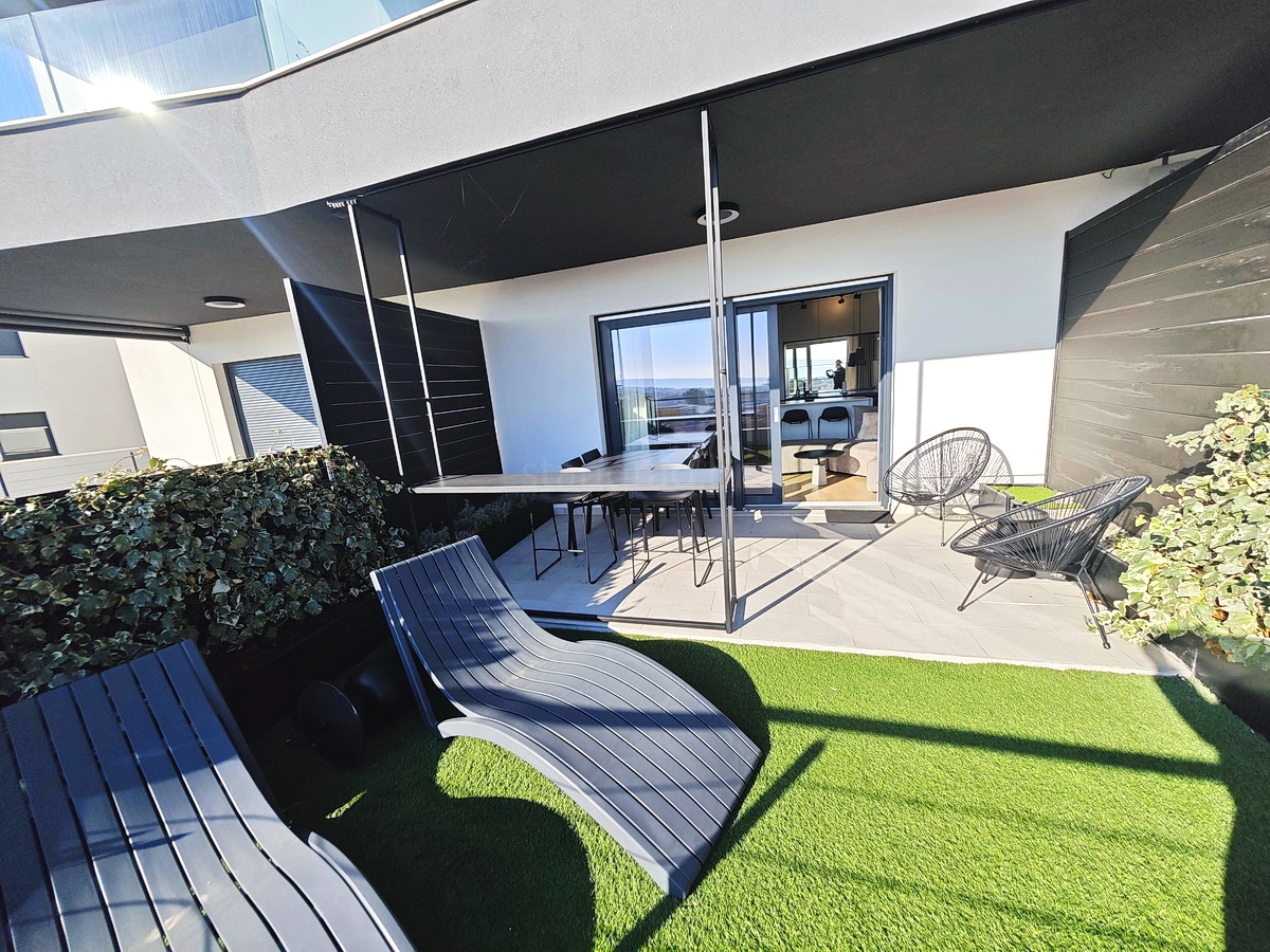 Città di Krk, moderno appartamento al piano terra con vista mare!