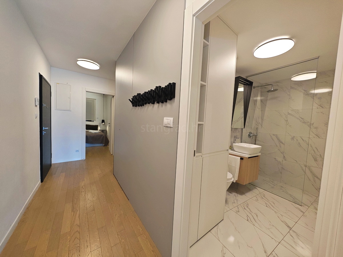 Città di Krk, moderno appartamento al piano terra con vista mare!