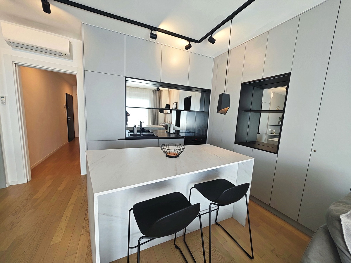 Città di Krk, moderno appartamento al piano terra con vista mare!