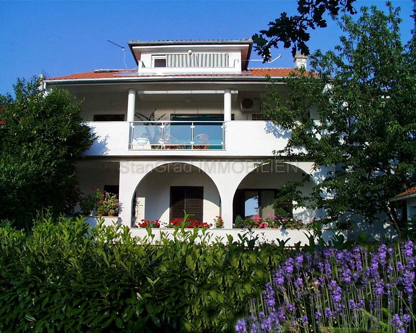 Malinska, bella casa con giardino e pergolato vendita