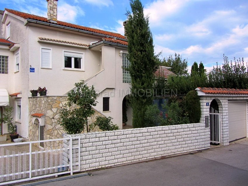 Malinska, bella casa con giardino e pergolato vendita