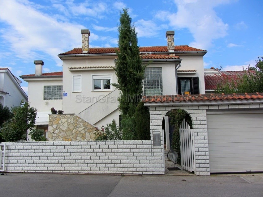 Malinska, bella casa con giardino e pergolato vendita