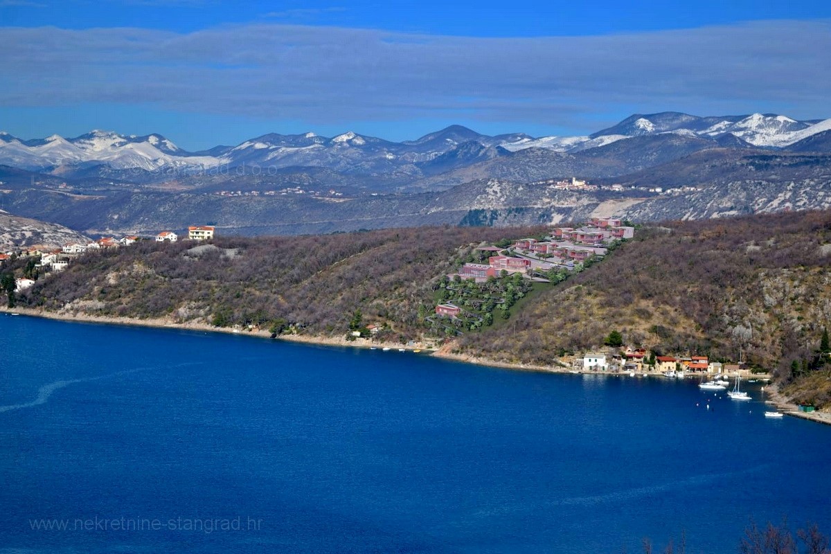 Kraljevica, terreno edificabile a 40 m dal mare adatto per la costruzione di 10 ville più piccole