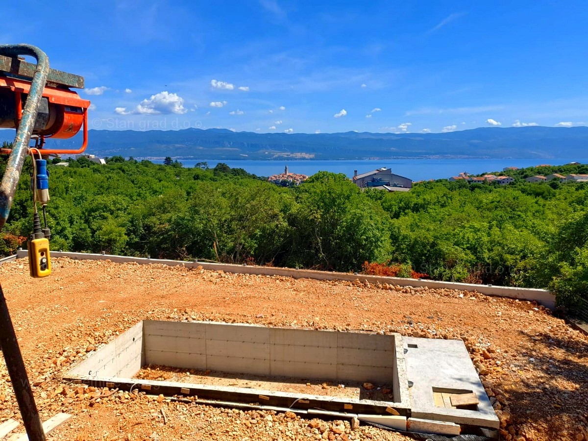 Vrbnik, casa indipendente in costruzione con piscina e vista panoramica