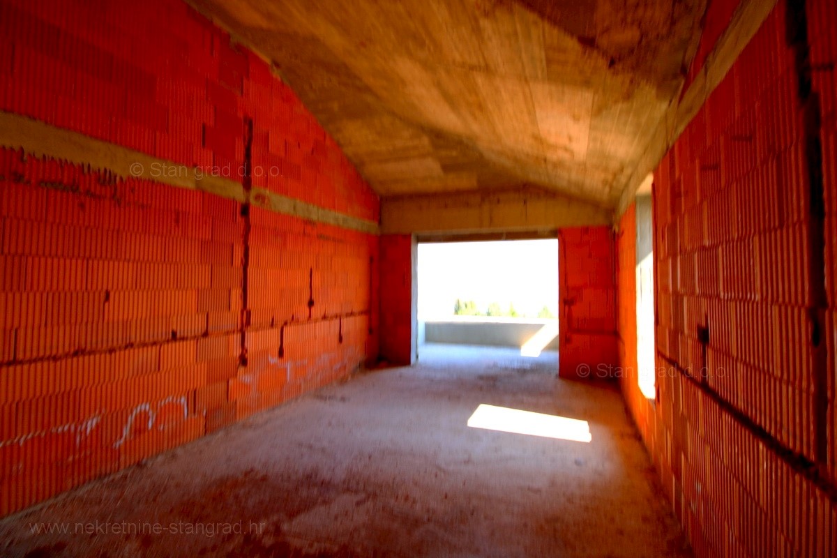 Silo, appartamento al piano terra di nuova palazzina, vicino al mare, VENDESI!