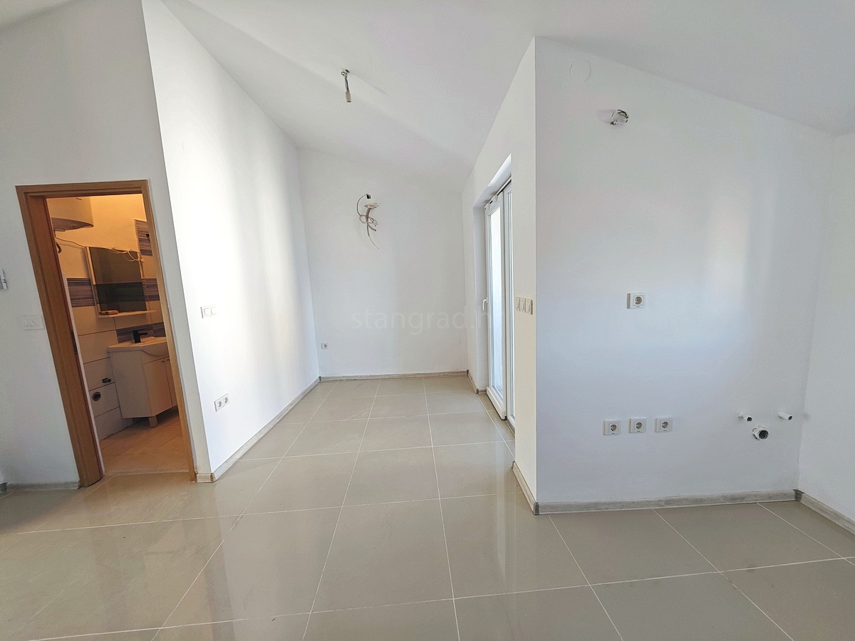 Šilo, in vendita, eccezionale appartamento al secondo piano in una posizione vicino al mare