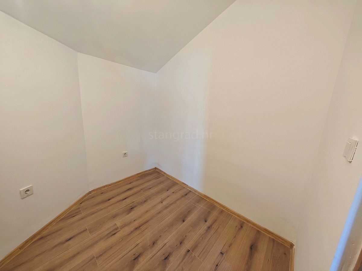 Šilo, in vendita, eccezionale appartamento al secondo piano in una posizione vicino al mare