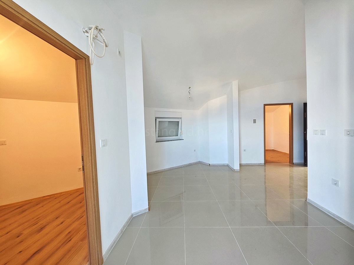 Šilo, in vendita, eccezionale appartamento al secondo piano in una posizione vicino al mare