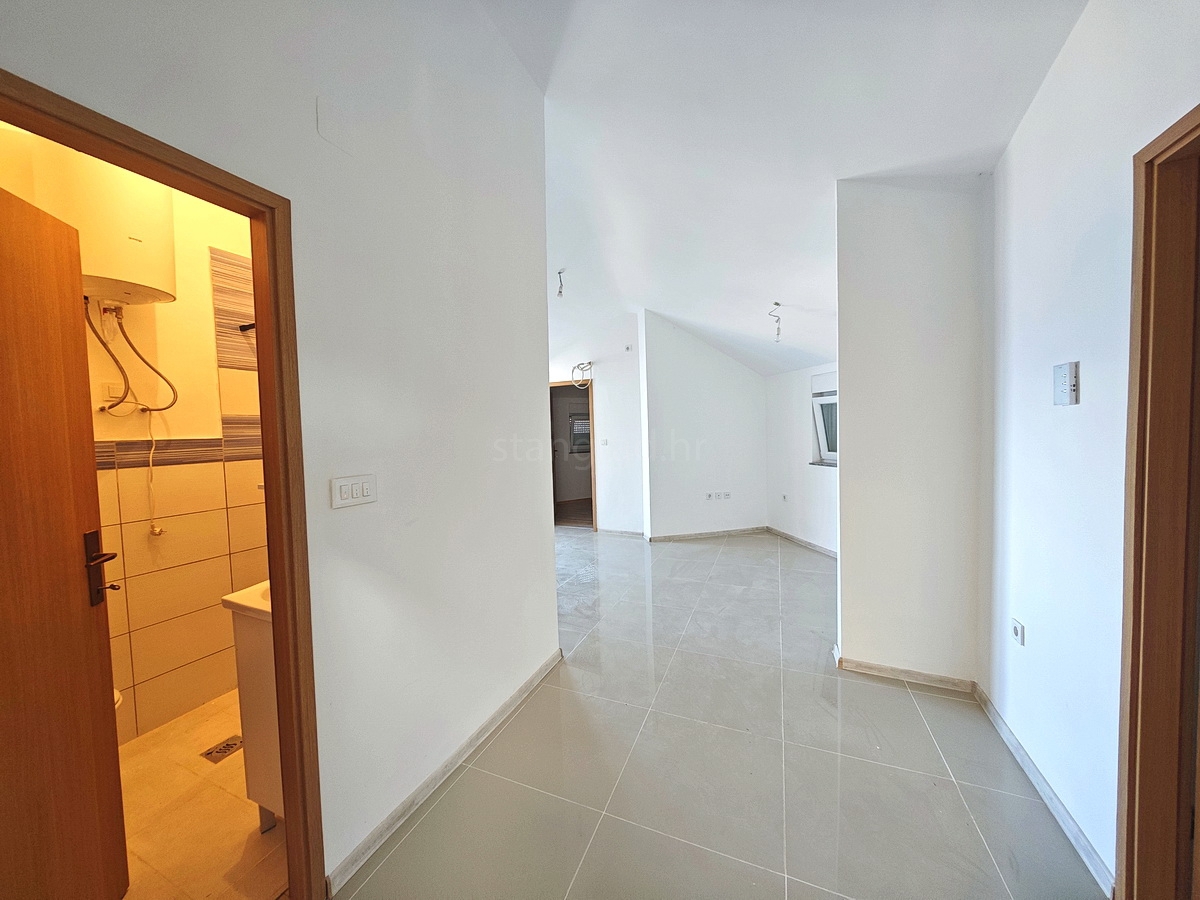 Šilo, in vendita, eccezionale appartamento al secondo piano in una posizione vicino al mare