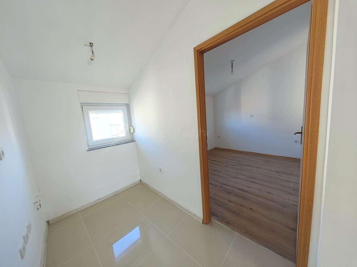 Šilo, in vendita, eccezionale appartamento al secondo piano in una posizione vicino al mare