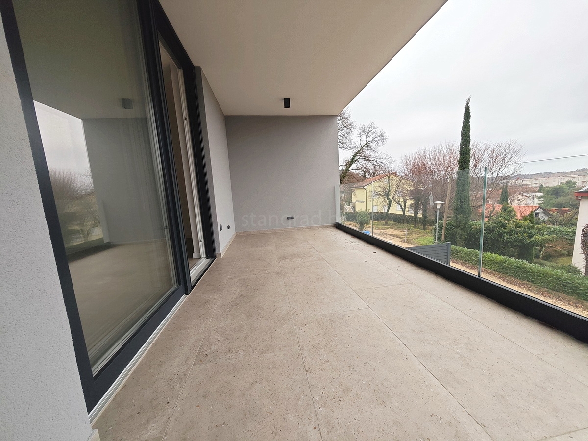 Omišalj, vendita, eccezionale appartamento al primo piano vicino al mare!