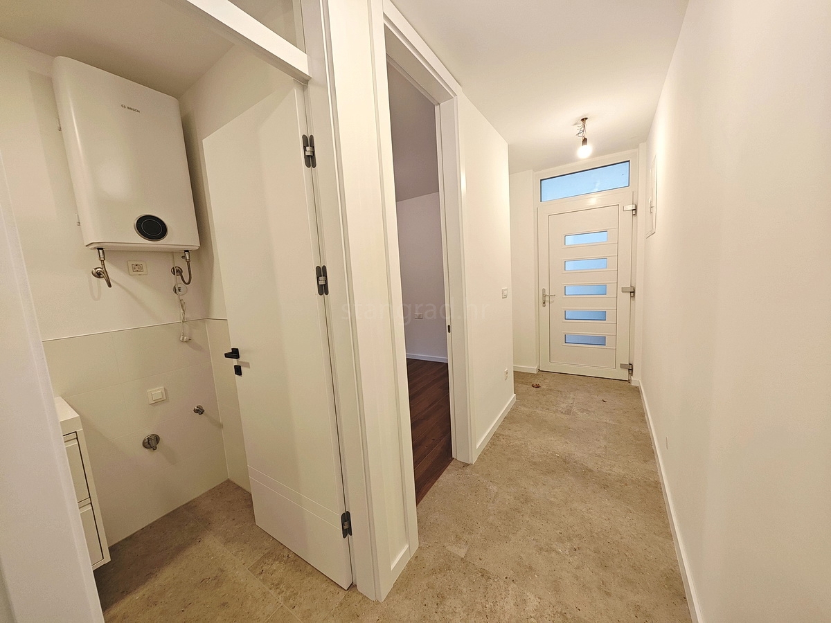 Omišalj, vendita, eccezionale appartamento al primo piano vicino al mare!