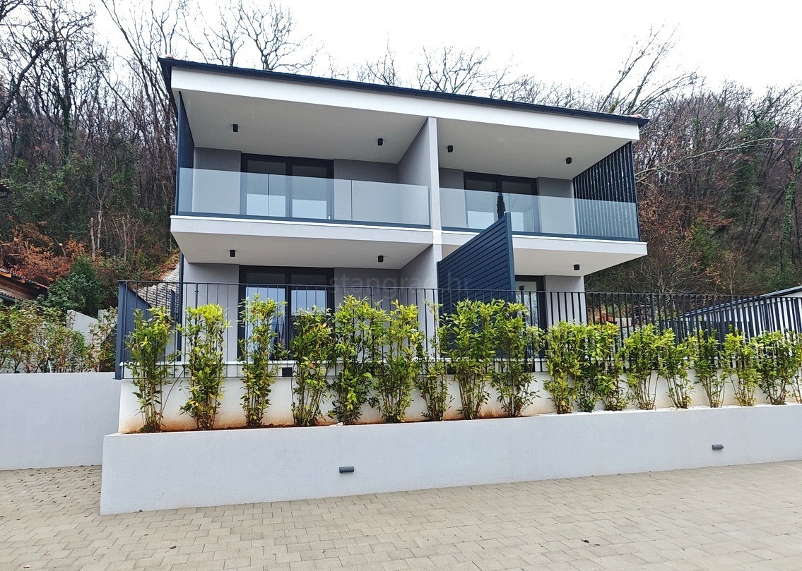 Omišalj, vendita, eccezionale appartamento al primo piano vicino al mare!