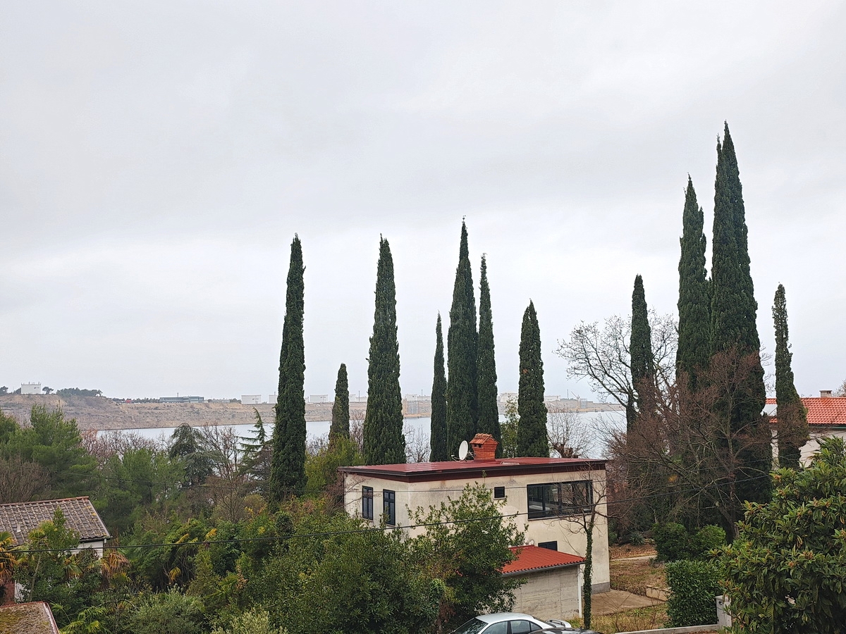 Omišalj, vendita, eccezionale appartamento al primo piano vicino al mare!
