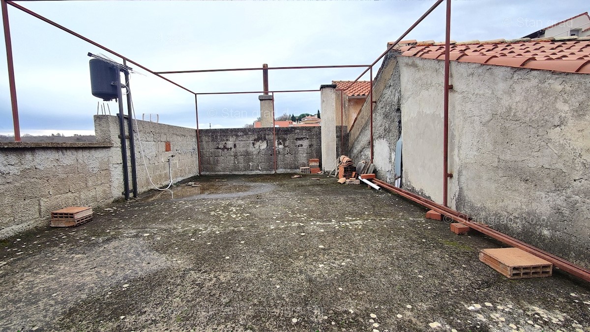 Dobrinj, centro, autentica casa in pietra con vista mare!