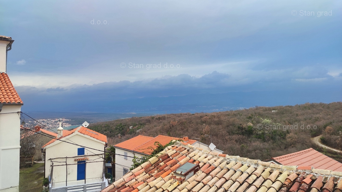 Dobrinj, centro, autentica casa in pietra con vista mare!