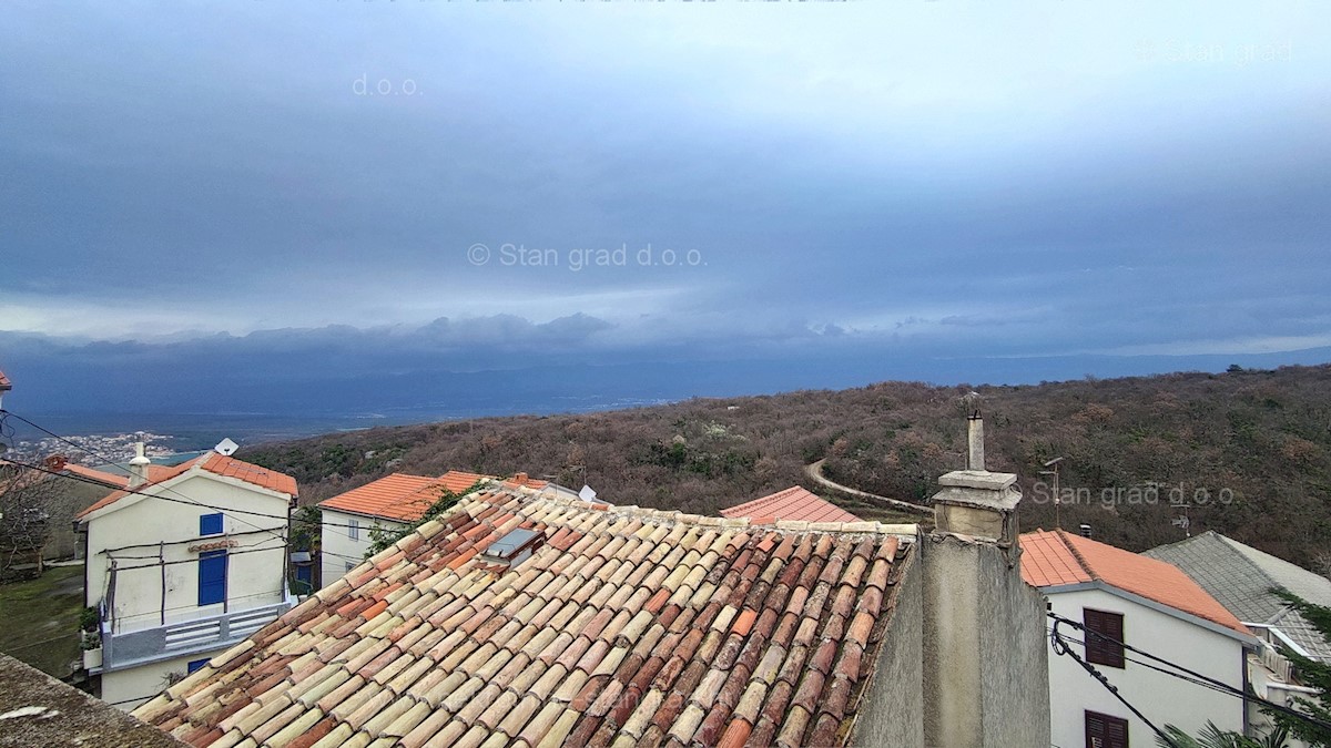 Dobrinj, centro, autentica casa in pietra con vista mare!