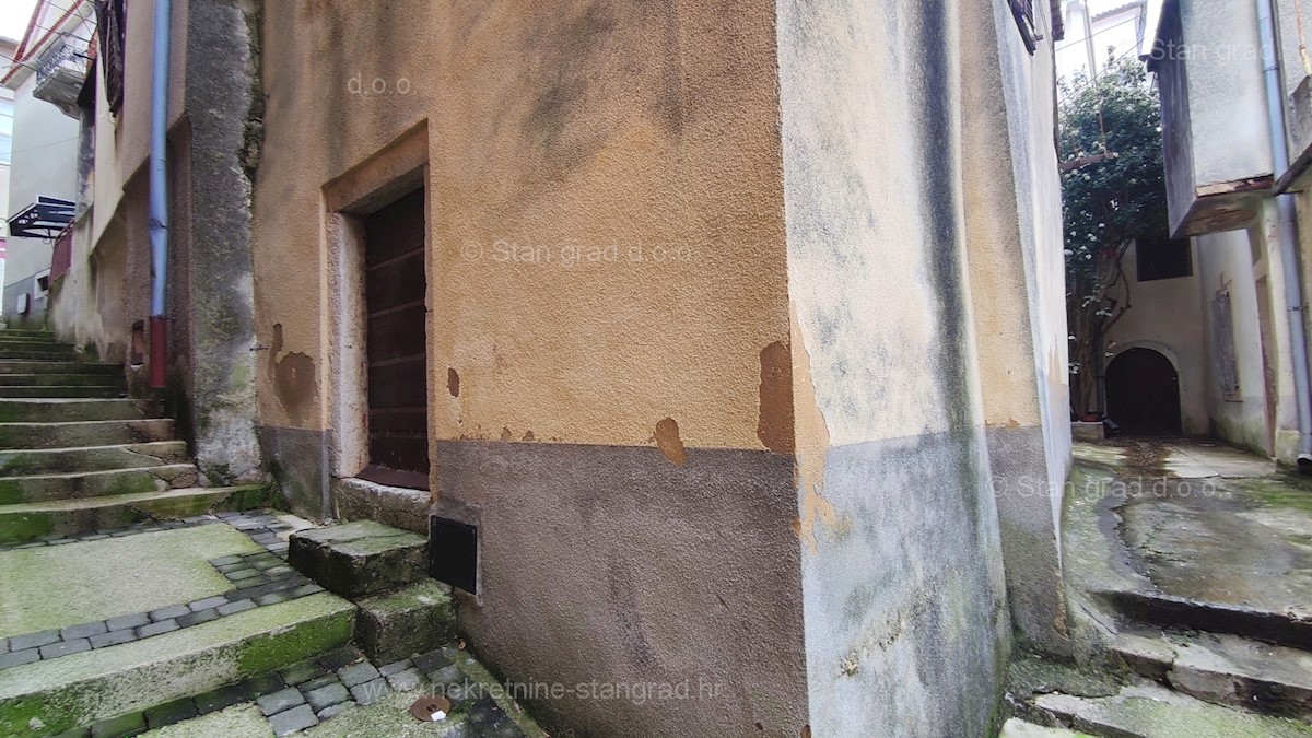 Dobrinj, centro, autentica casa in pietra con vista mare!