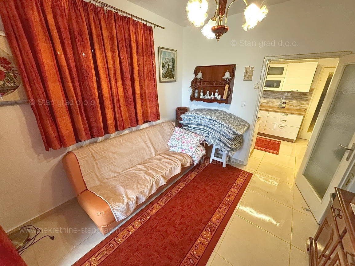 Malinska, casa arredata con 5 appartamenti nelle immediate vicinanze del mare!